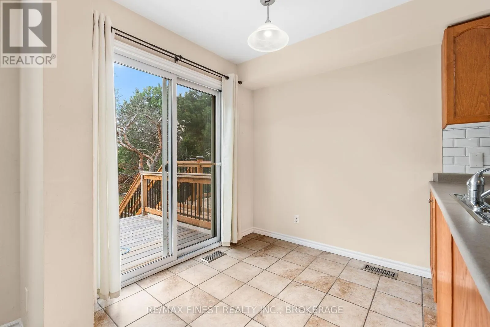 698 MACLEAN COURT