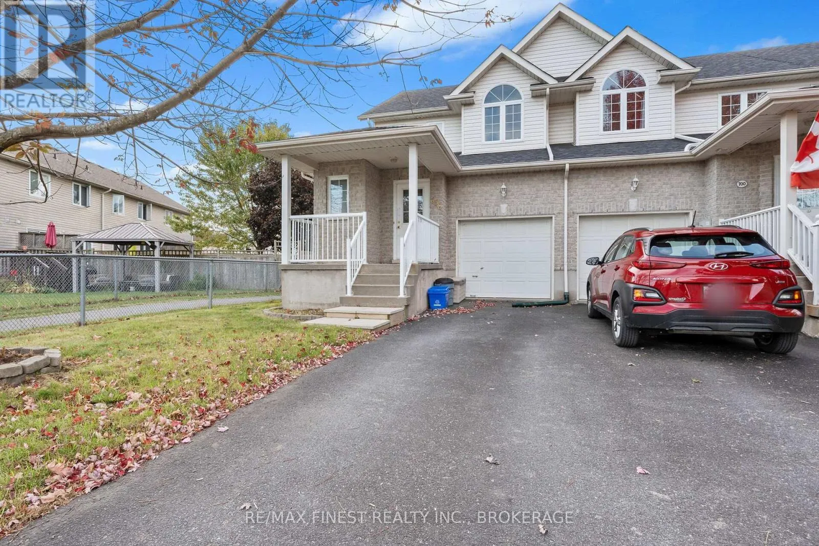 698 MACLEAN COURT