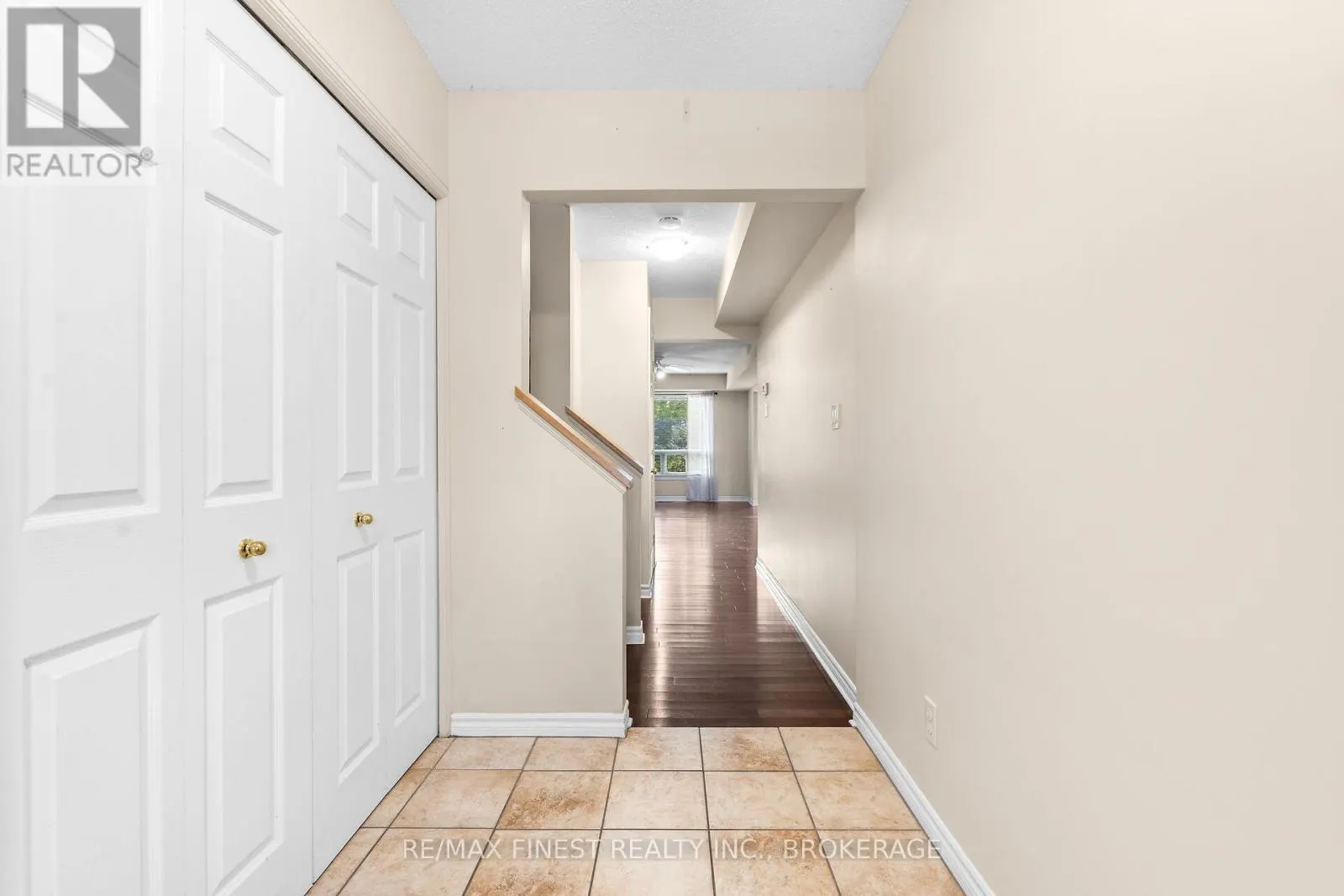 698 MACLEAN COURT