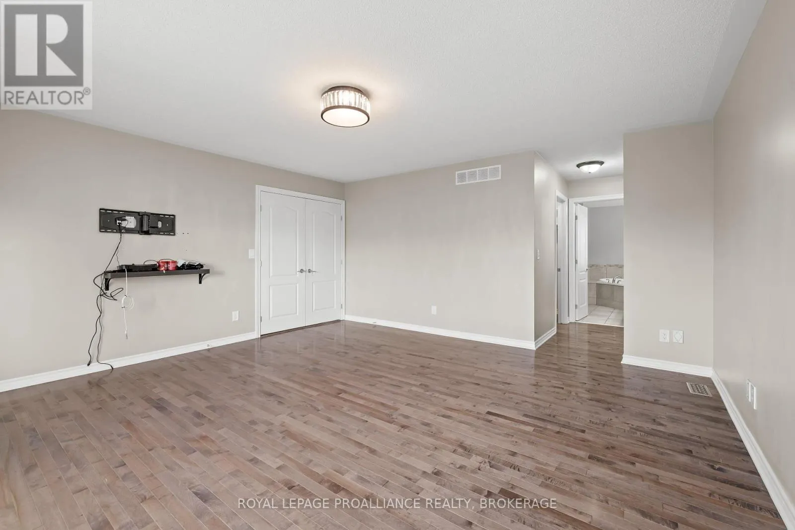 675 FIELDSTONE DRIVE