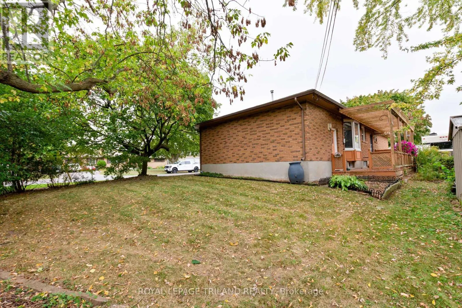 725 ST STEPHENS DRIVE