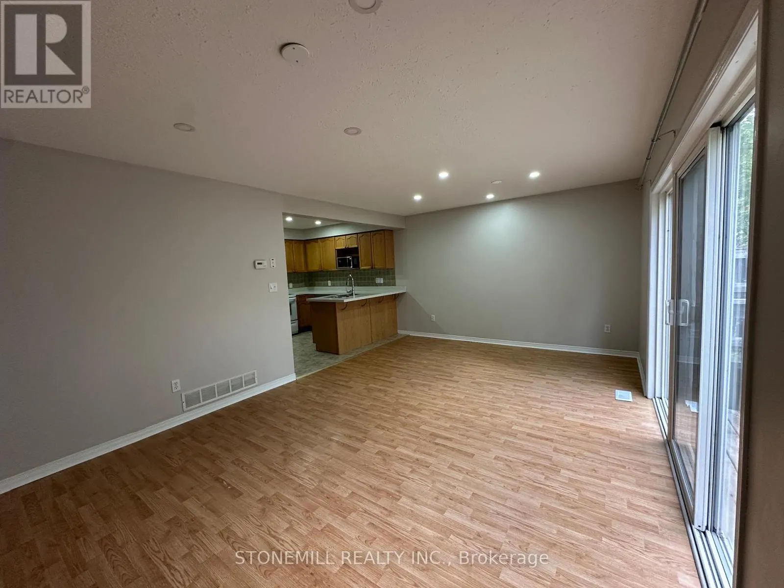 34 - 31 SCHRODER CRESCENT