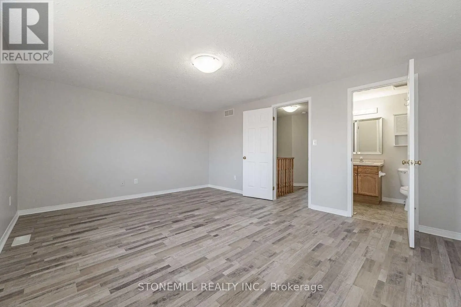 34 - 31 SCHRODER CRESCENT