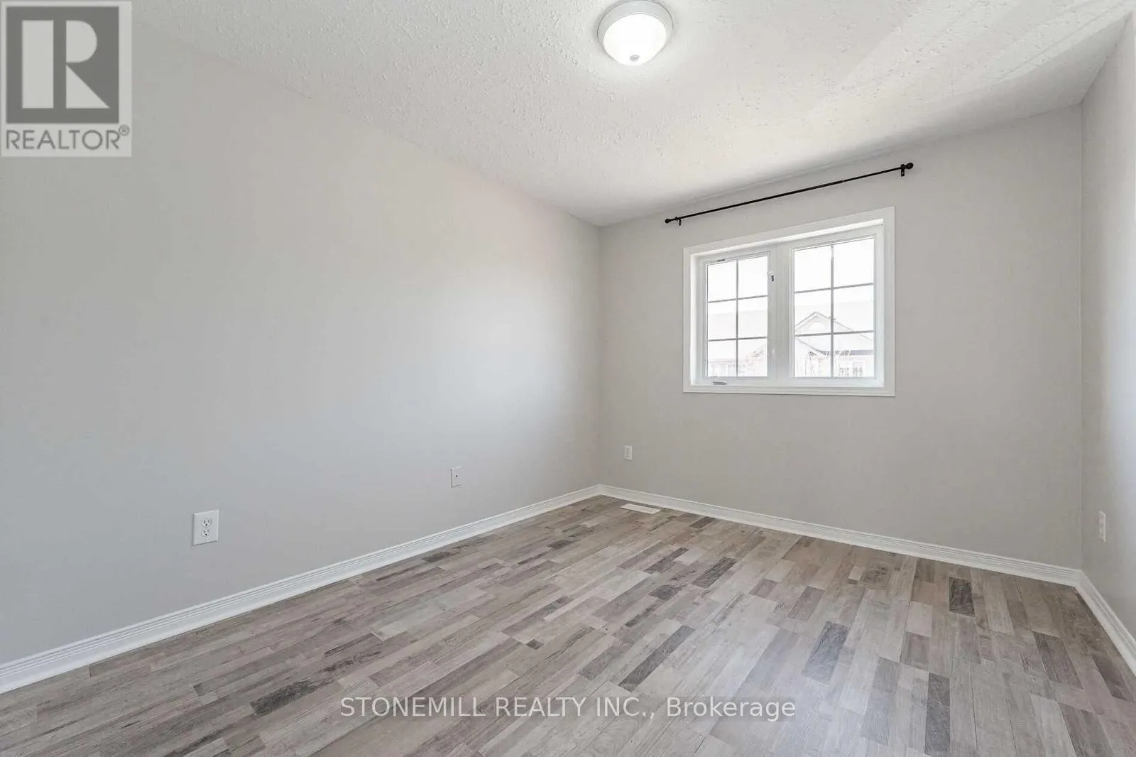 34 - 31 SCHRODER CRESCENT
