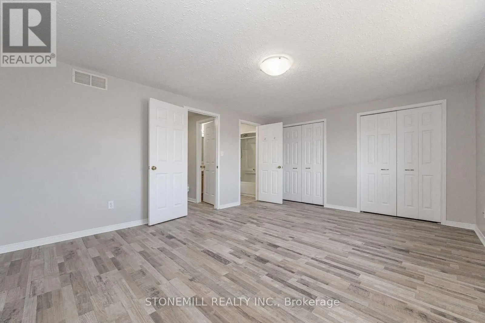 34 - 31 SCHRODER CRESCENT