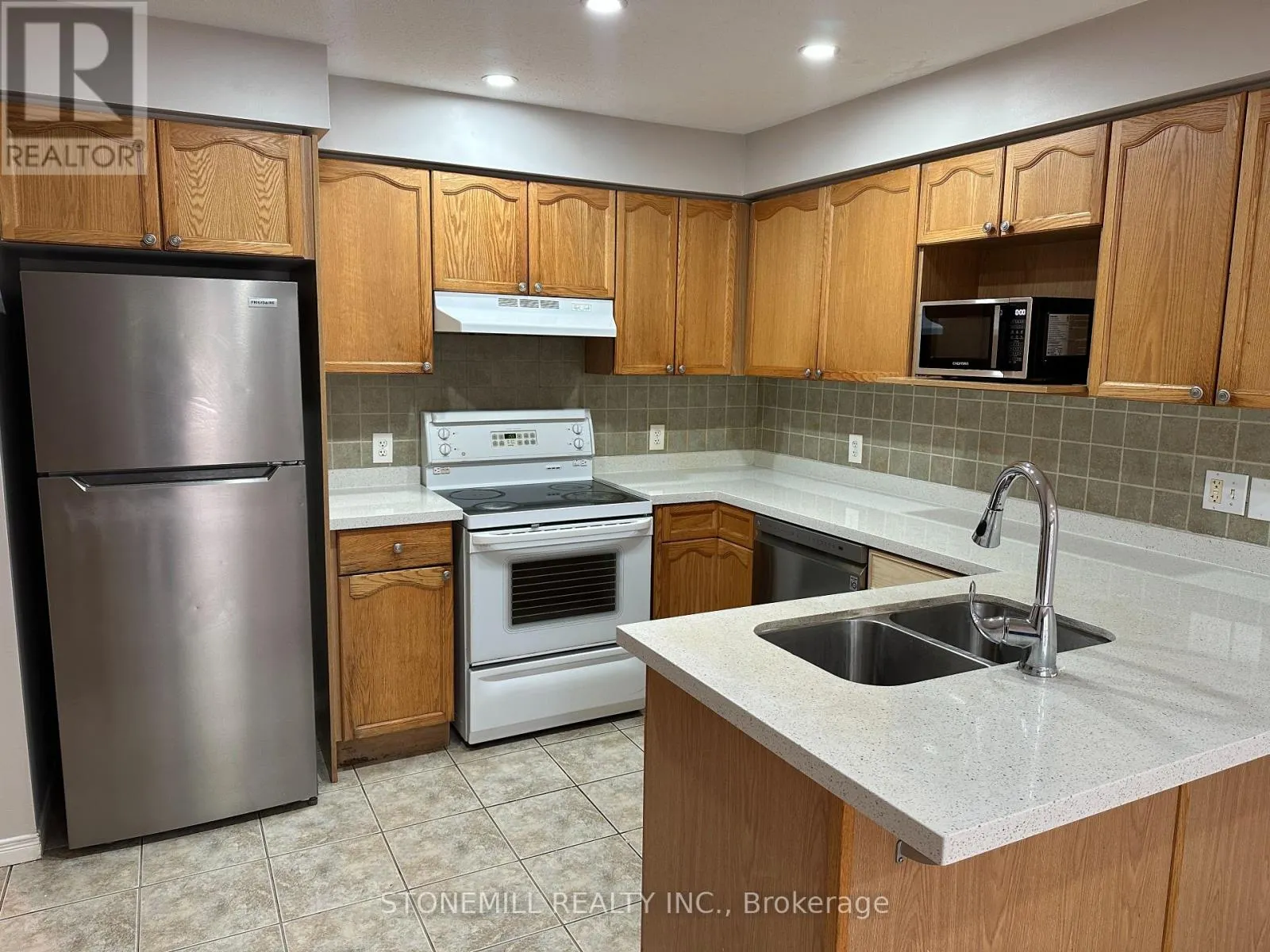 34 - 31 SCHRODER CRESCENT