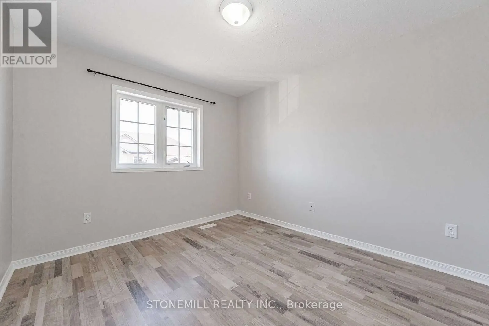 34 - 31 SCHRODER CRESCENT