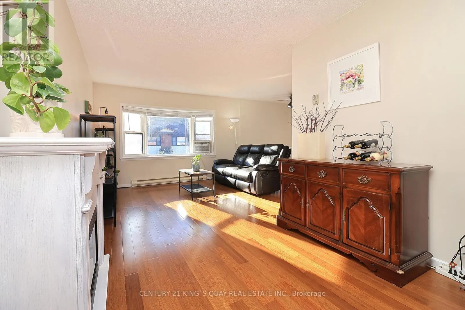 29 - 115 MARY STREET W