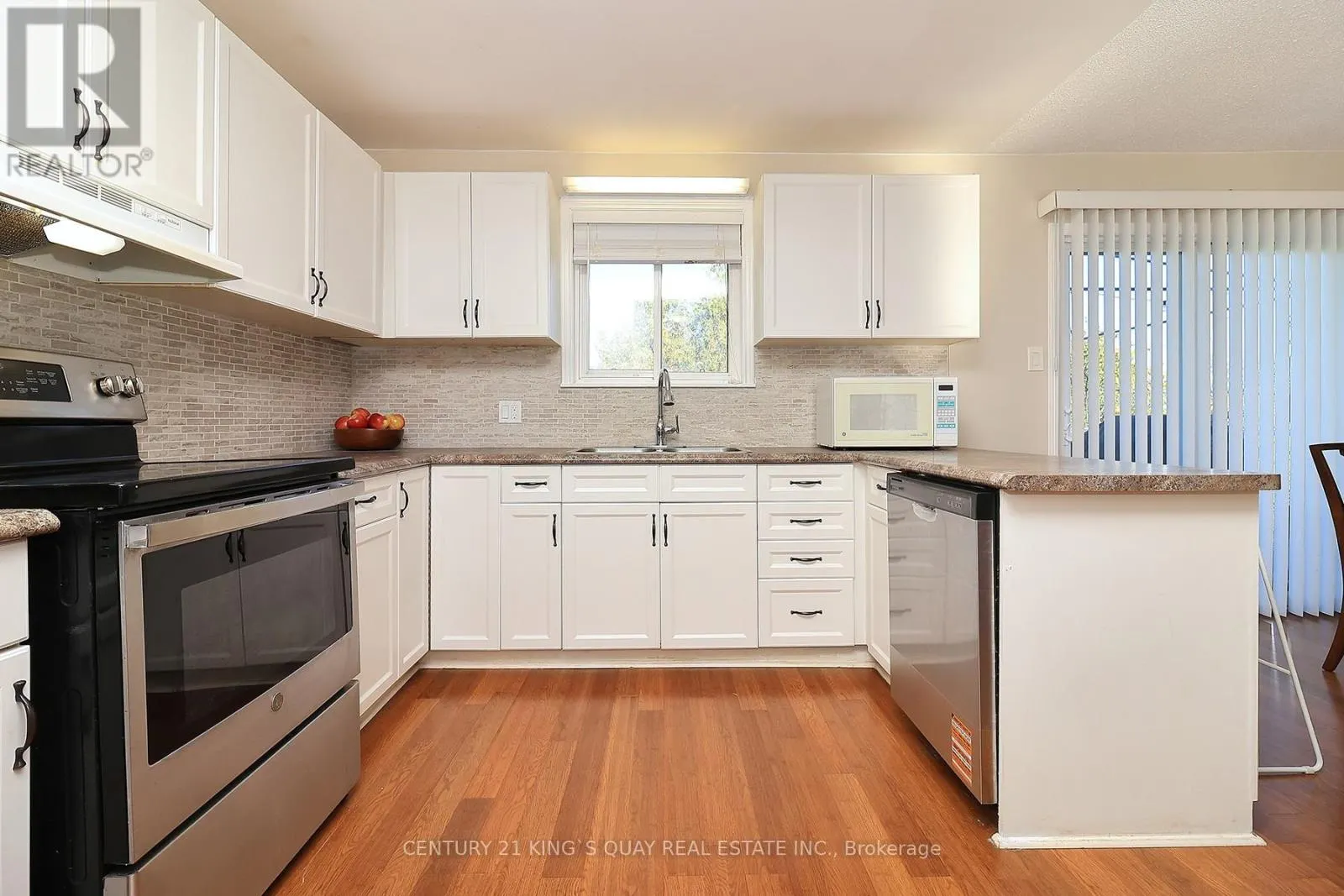 29 - 115 MARY STREET W