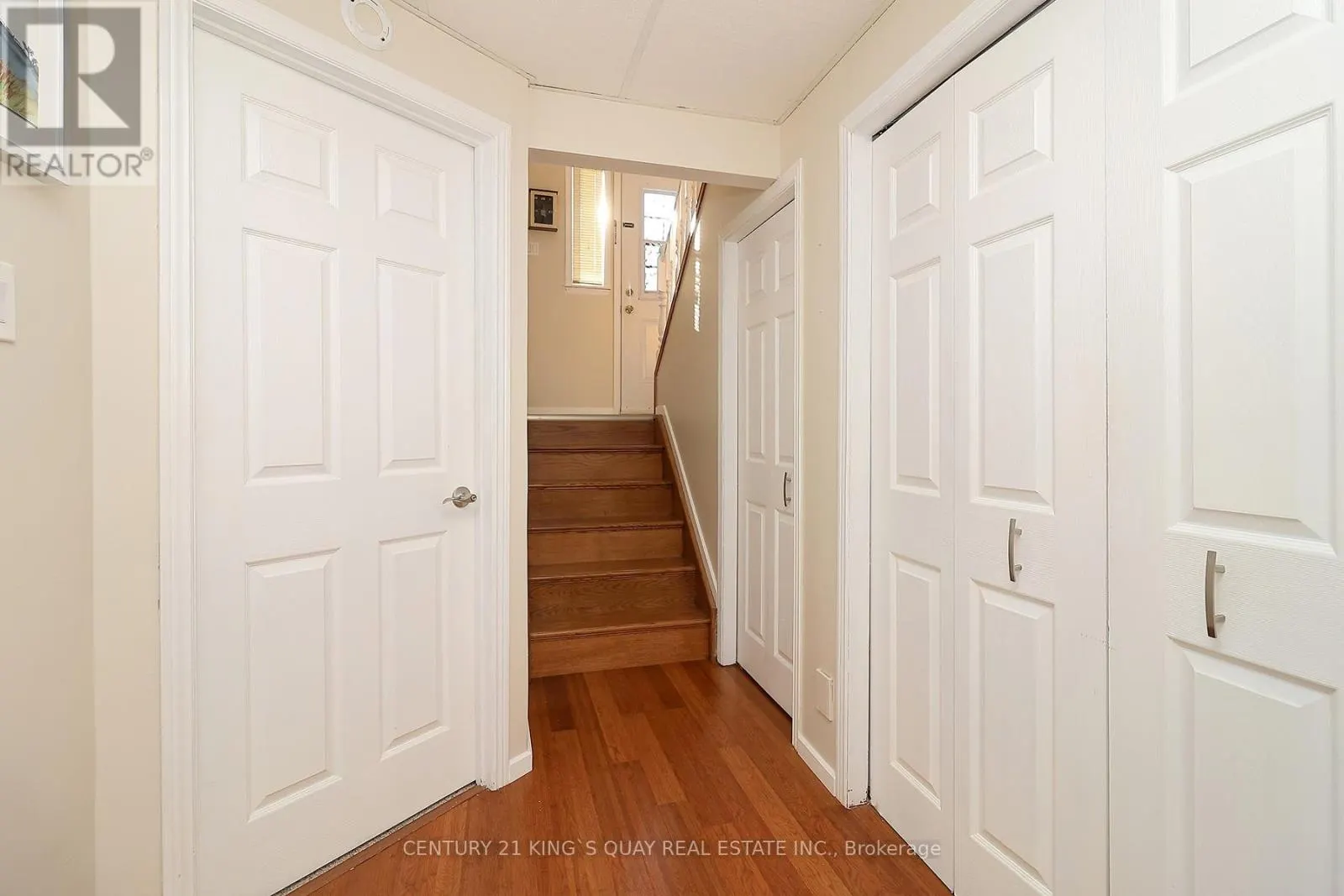 29 - 115 MARY STREET W