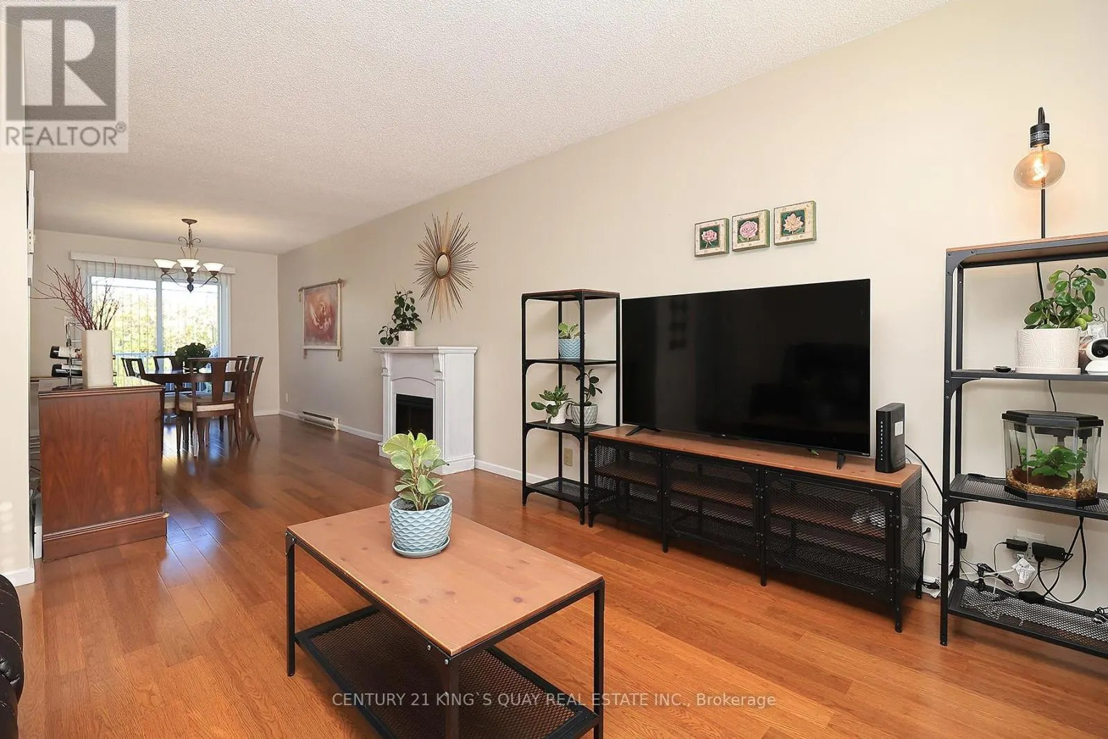 29 - 115 MARY STREET W