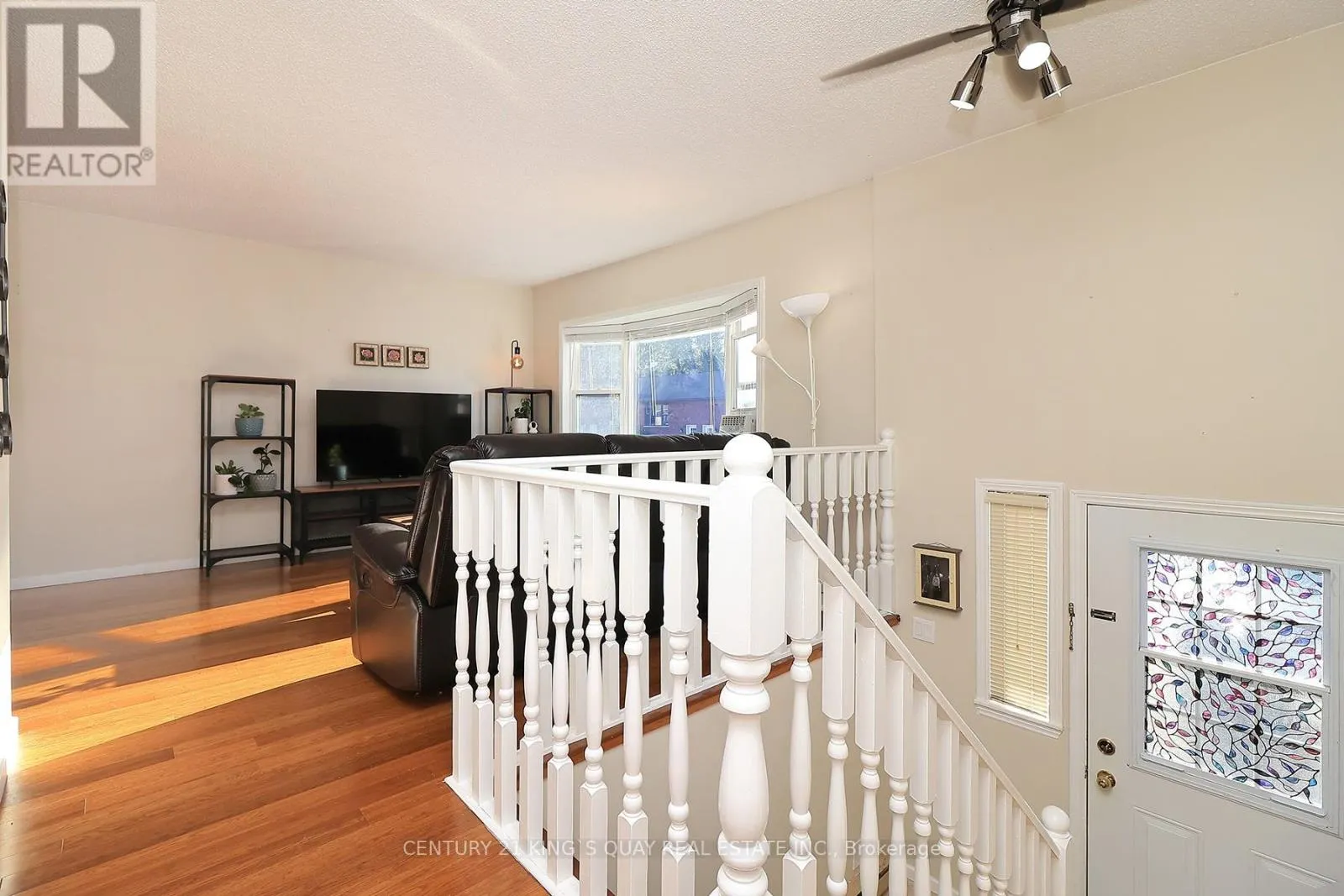 29 - 115 MARY STREET W