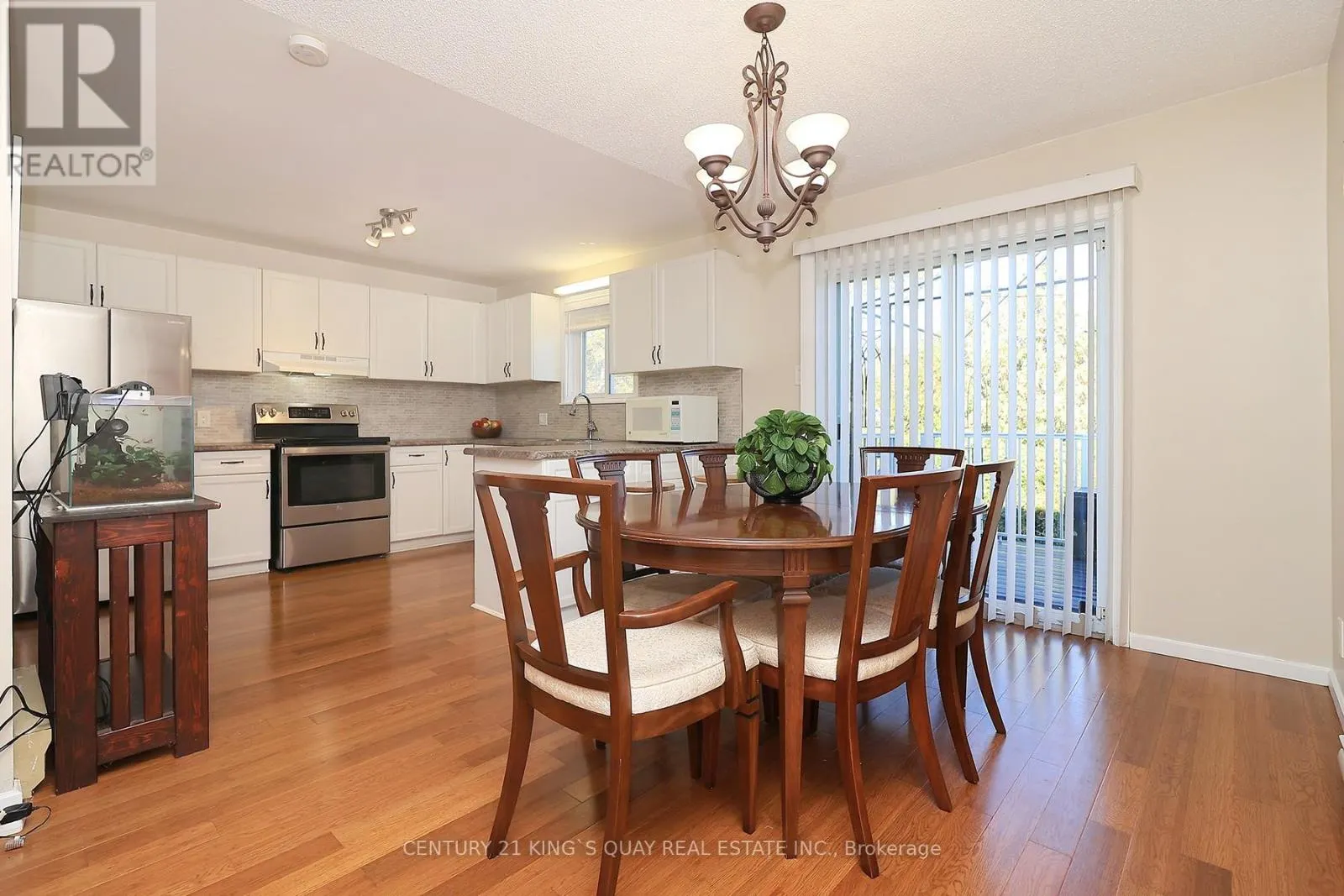 29 - 115 MARY STREET W