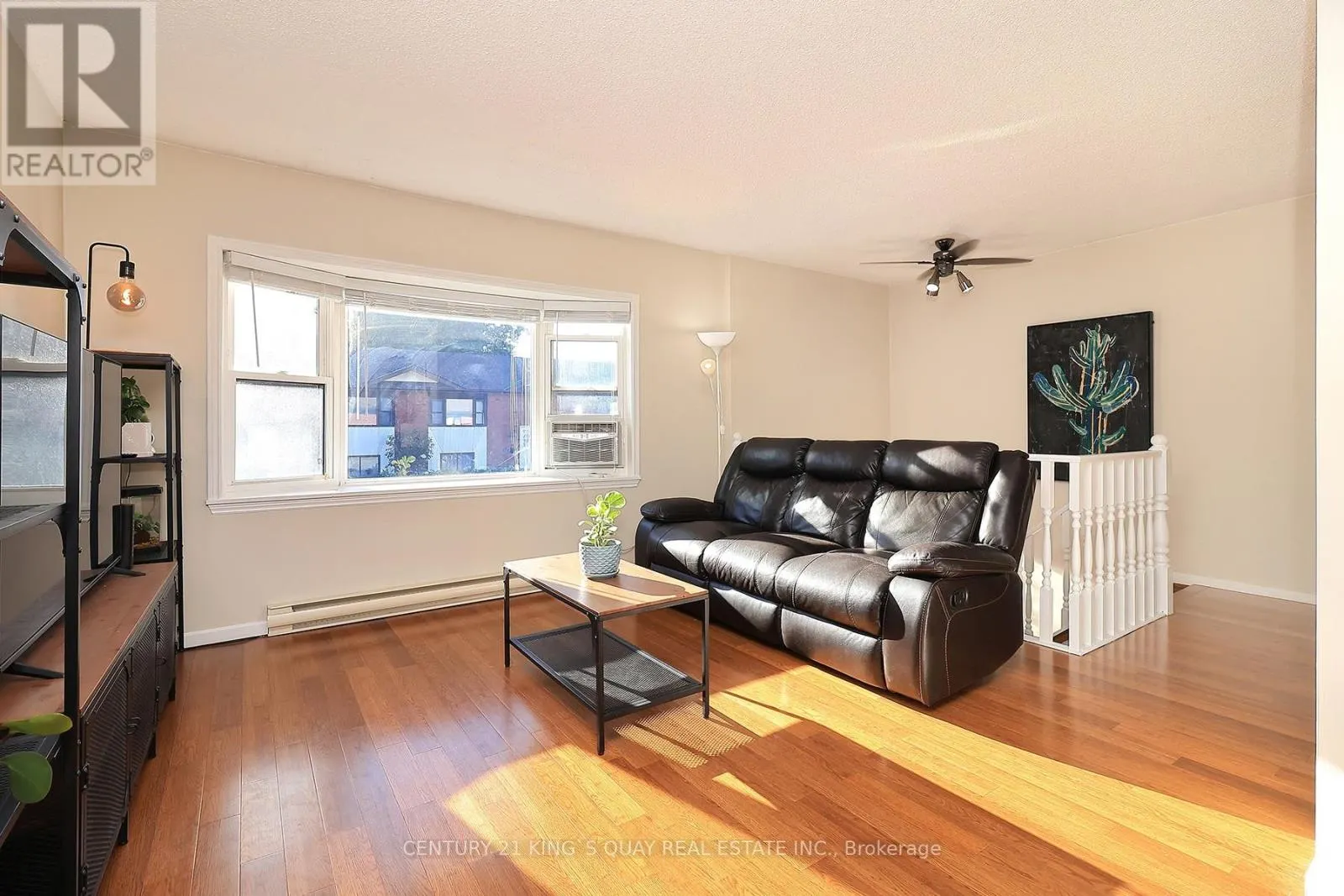 29 - 115 MARY STREET W