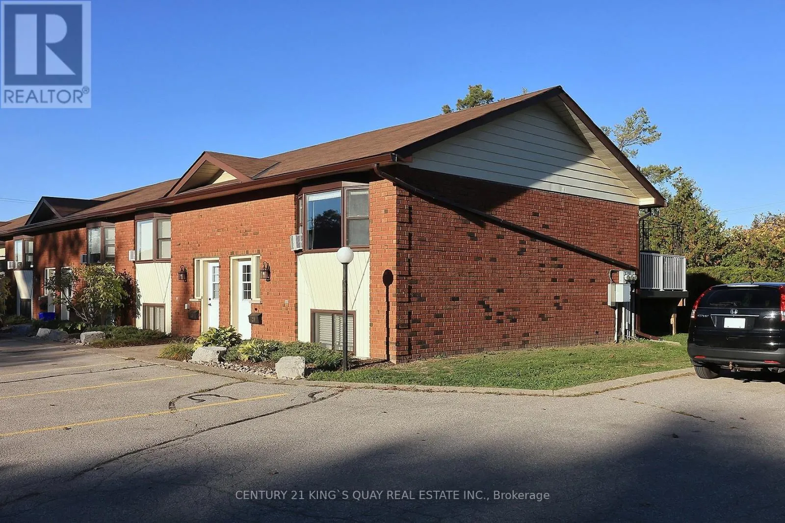 29 - 115 MARY STREET W