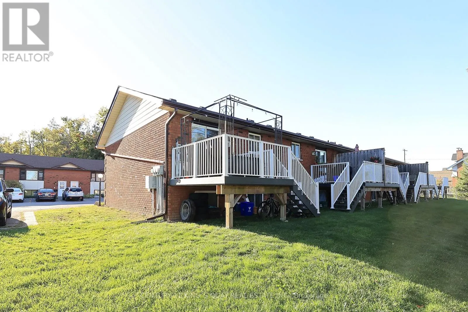 29 - 115 MARY STREET W
