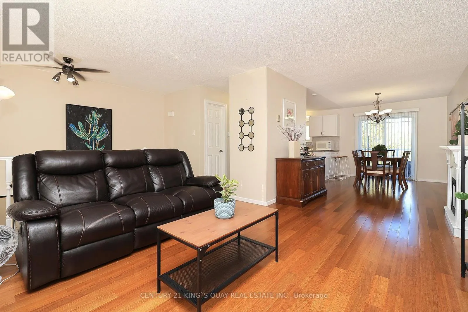 29 - 115 MARY STREET W