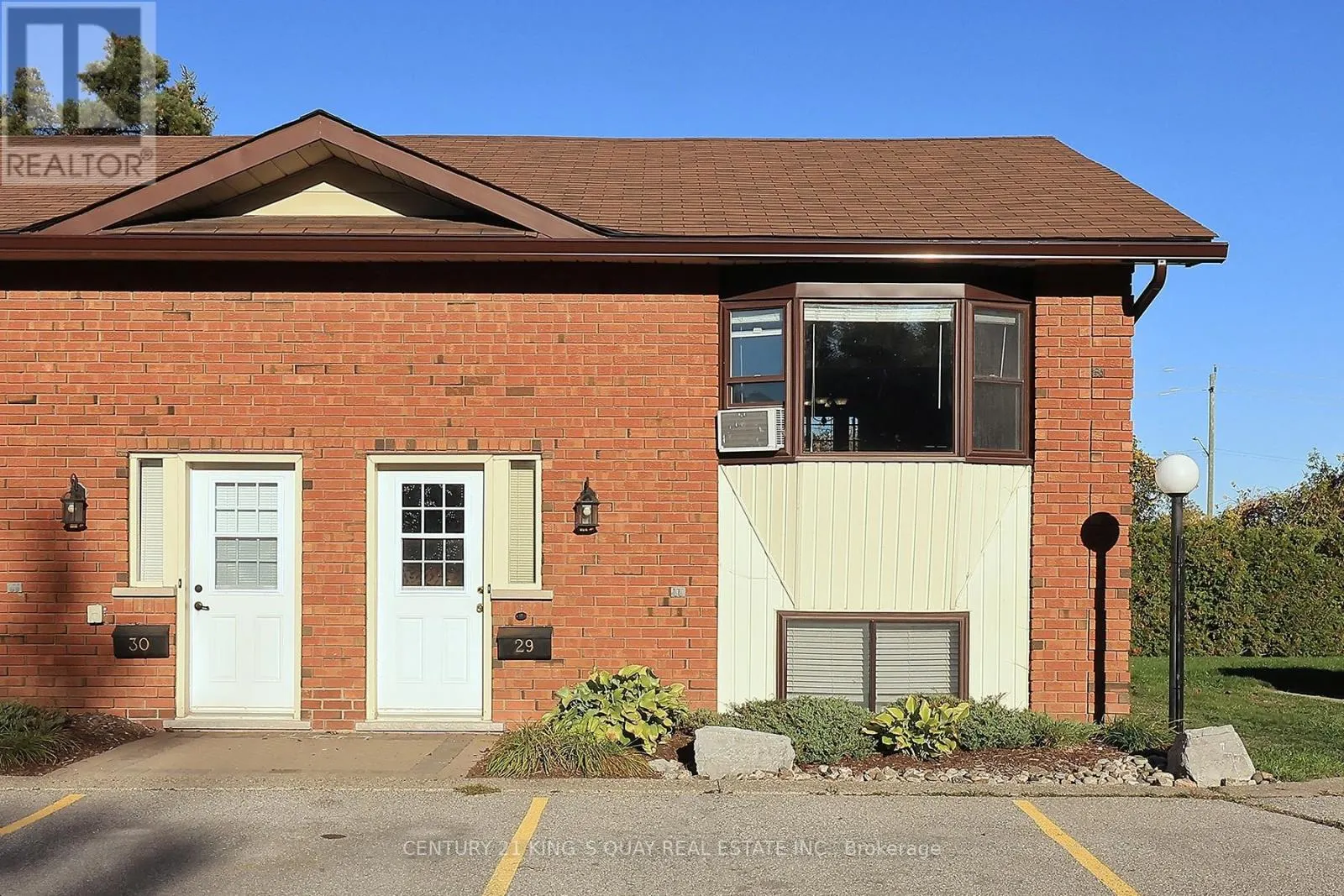 29 - 115 MARY STREET W