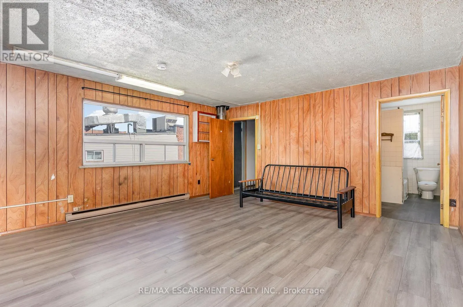 201 OTTAWA STREET N
