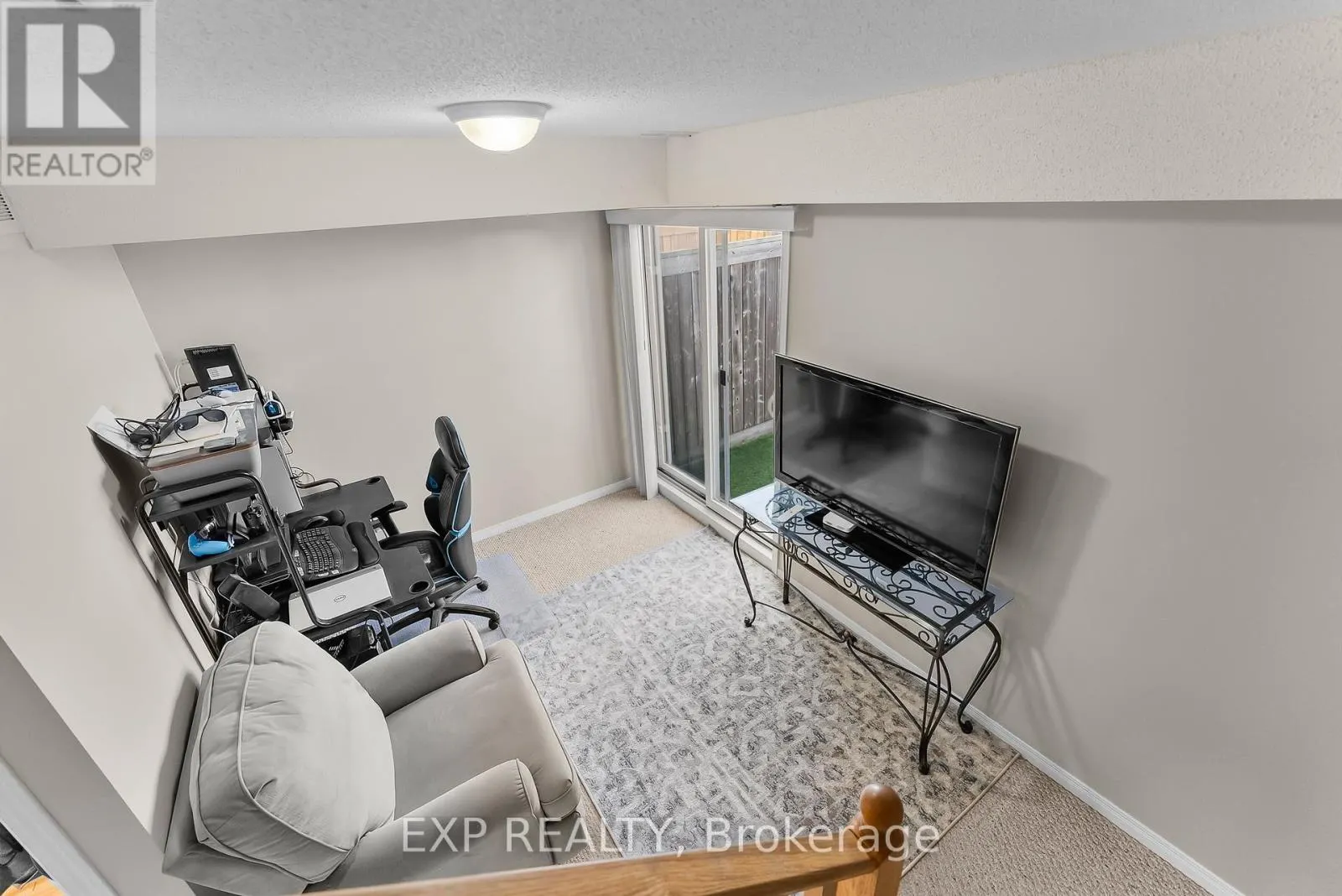 9 - 170 DEWITT ROAD, #9