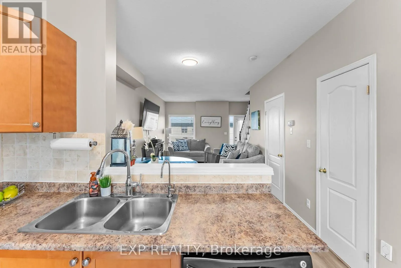 9 - 170 DEWITT ROAD, #9