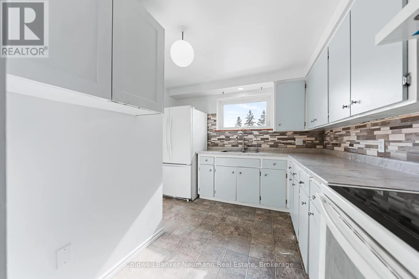 19 - 539 WILLOW ROAD, #19