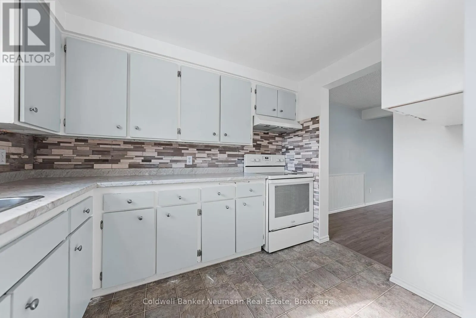 19 - 539 WILLOW ROAD, #19
