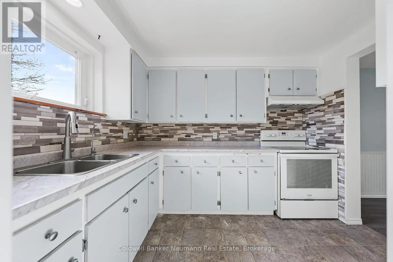 19 - 539 WILLOW ROAD, #19