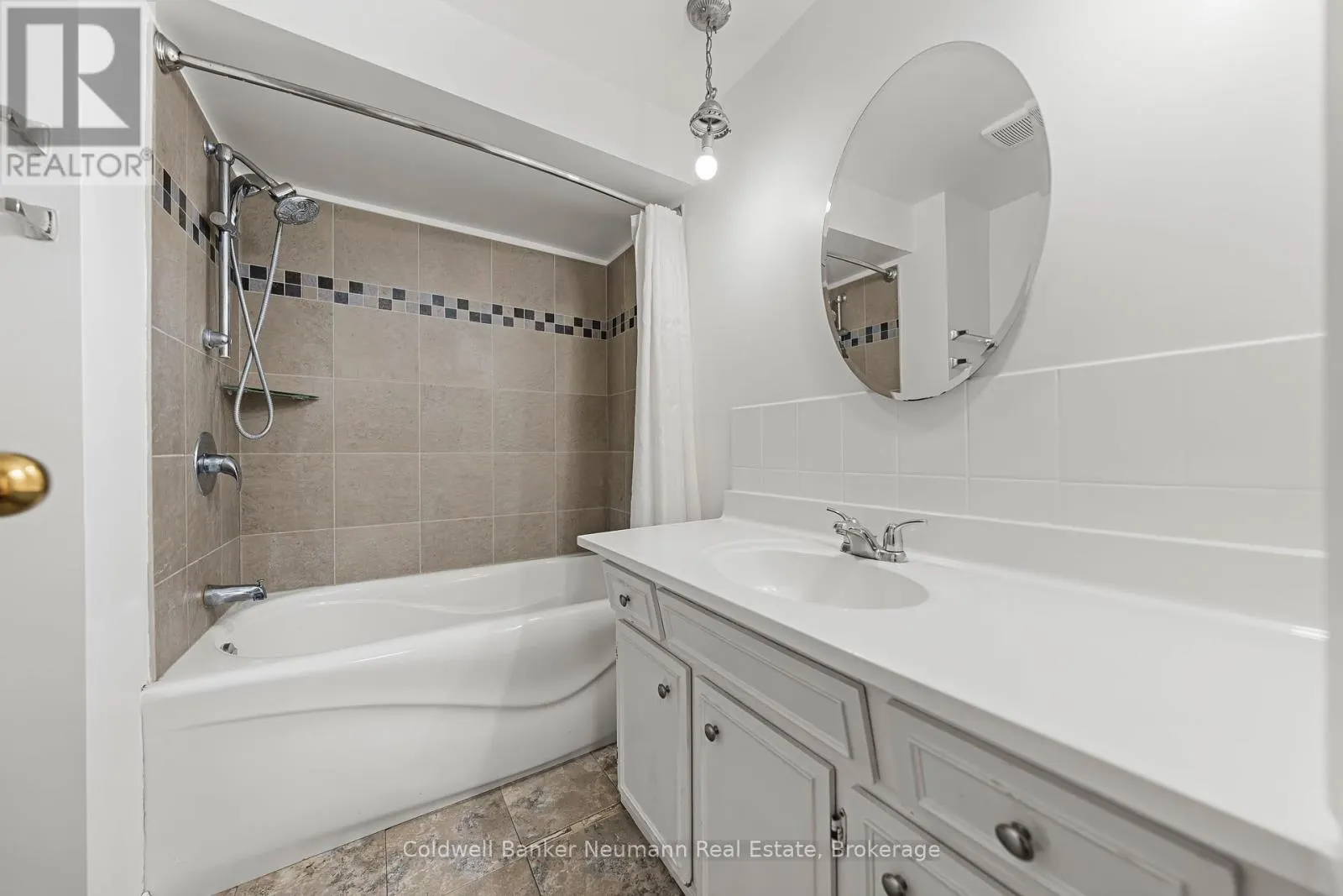 19 - 539 WILLOW ROAD, #19