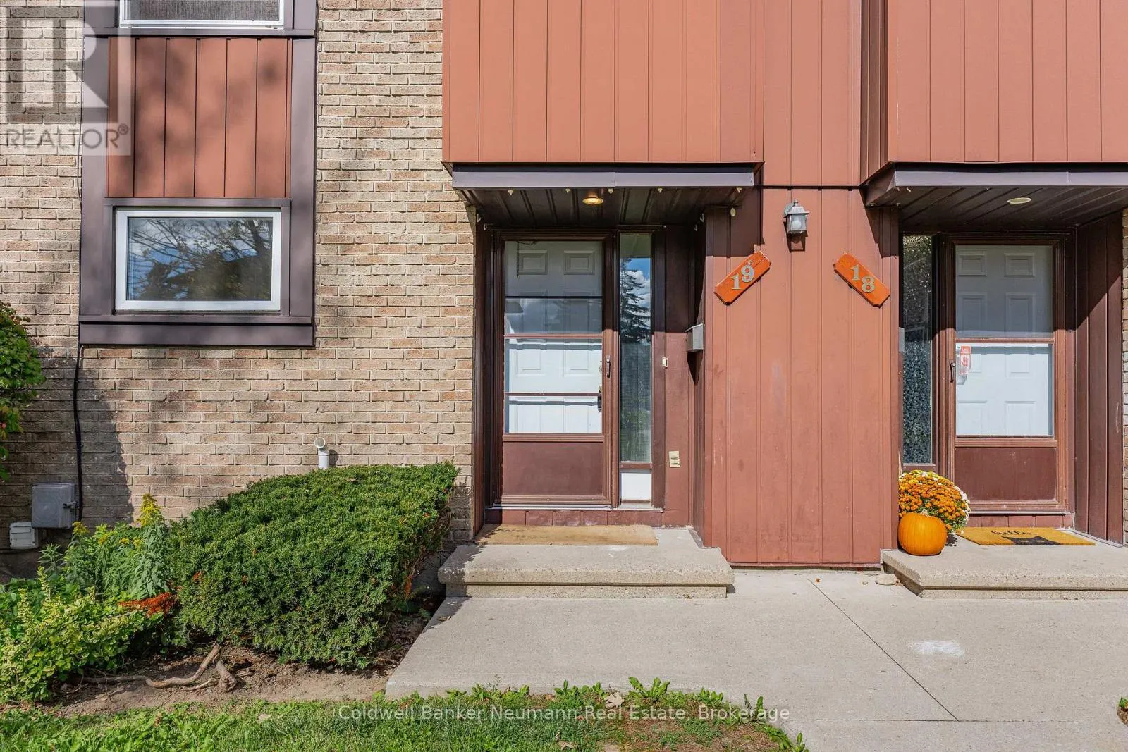 19 - 539 WILLOW ROAD, #19