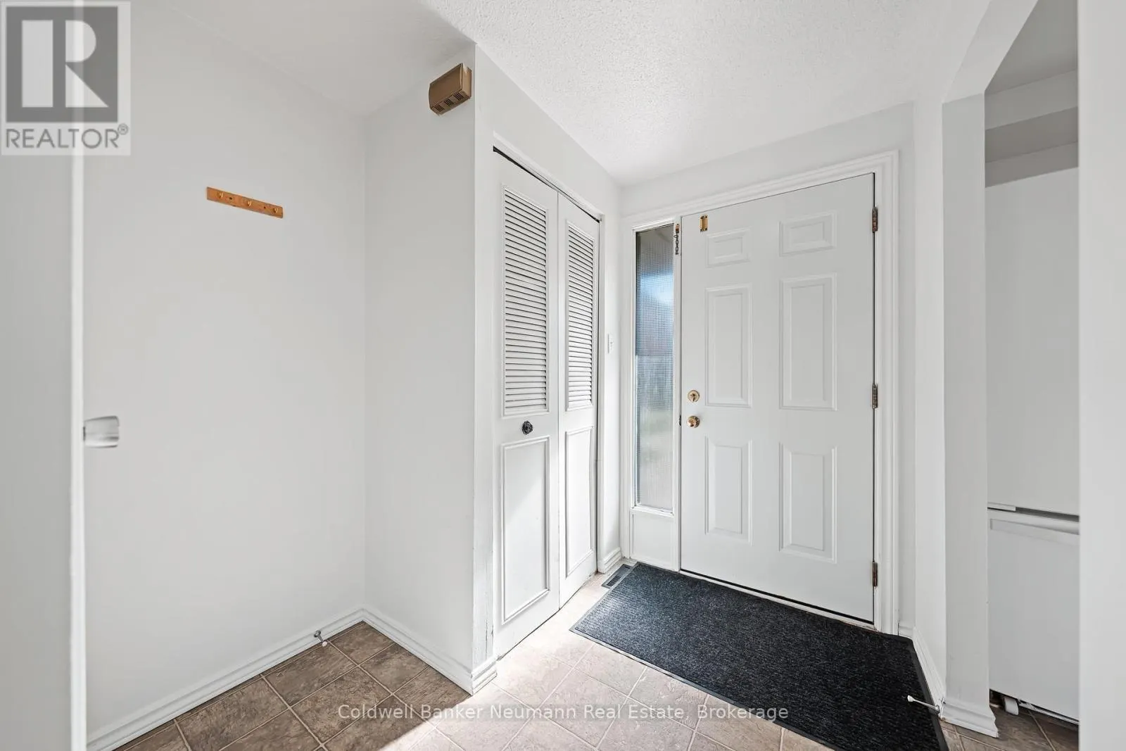 19 - 539 WILLOW ROAD, #19