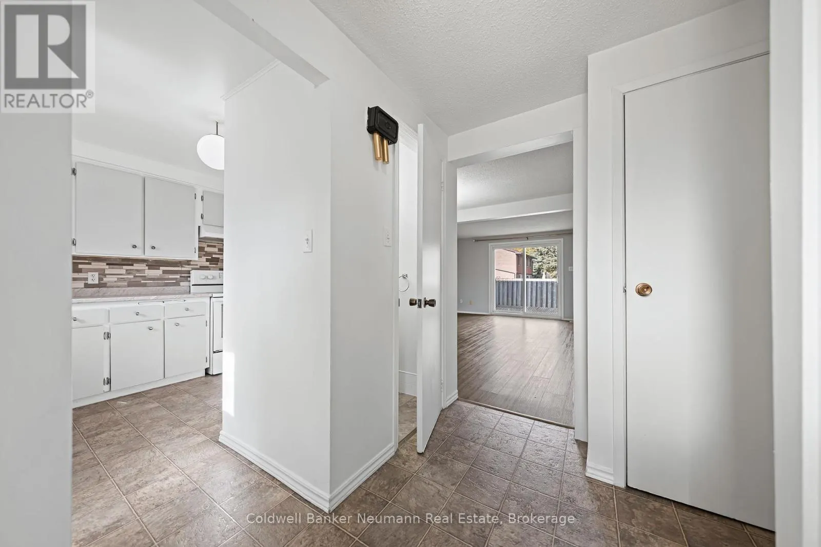 19 - 539 WILLOW ROAD, #19