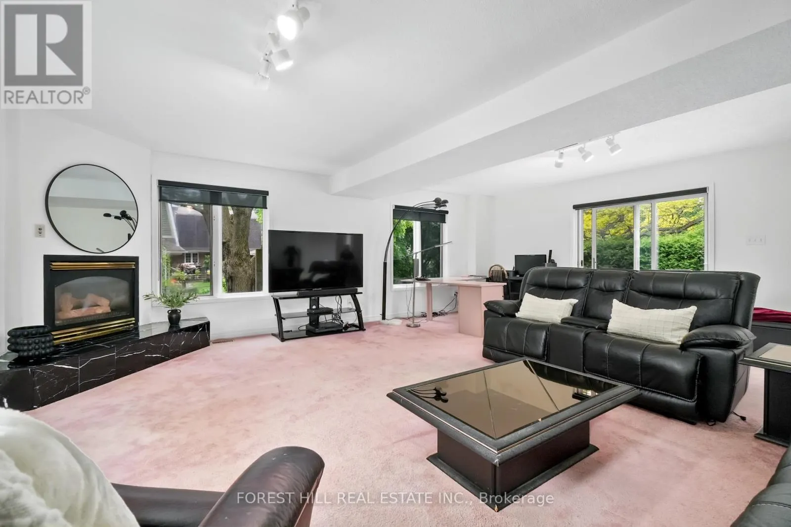 285 COTTONWOOD DRIVE