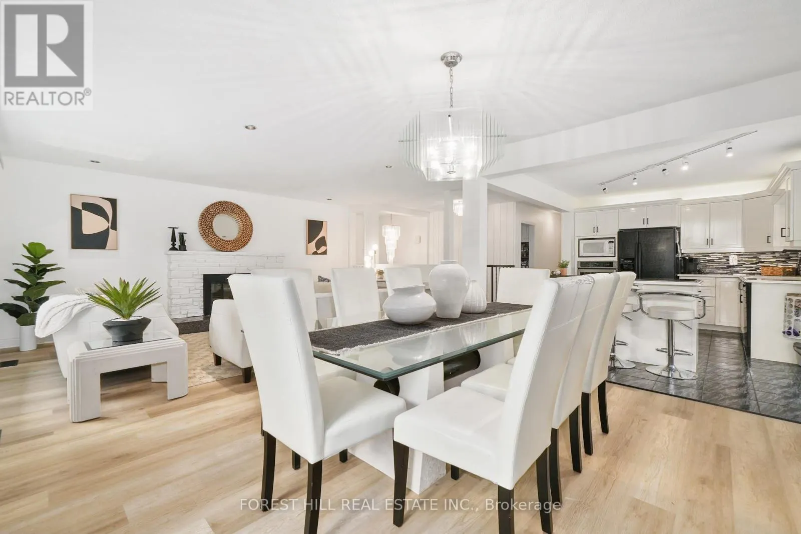285 COTTONWOOD DRIVE