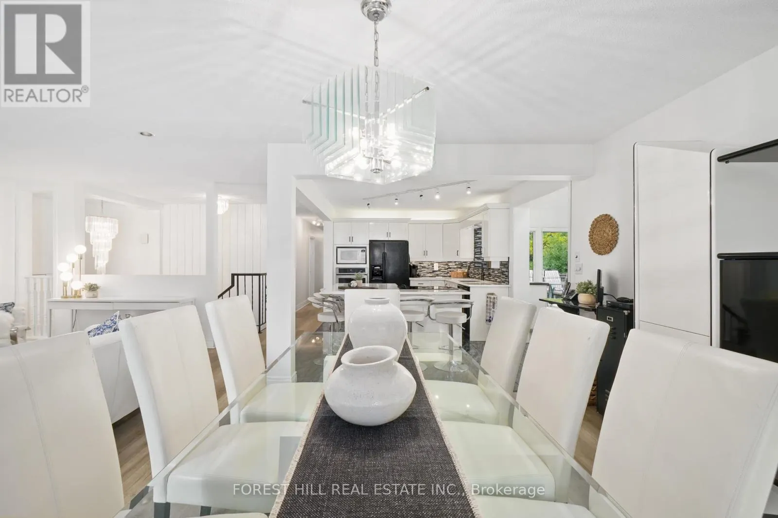 285 COTTONWOOD DRIVE