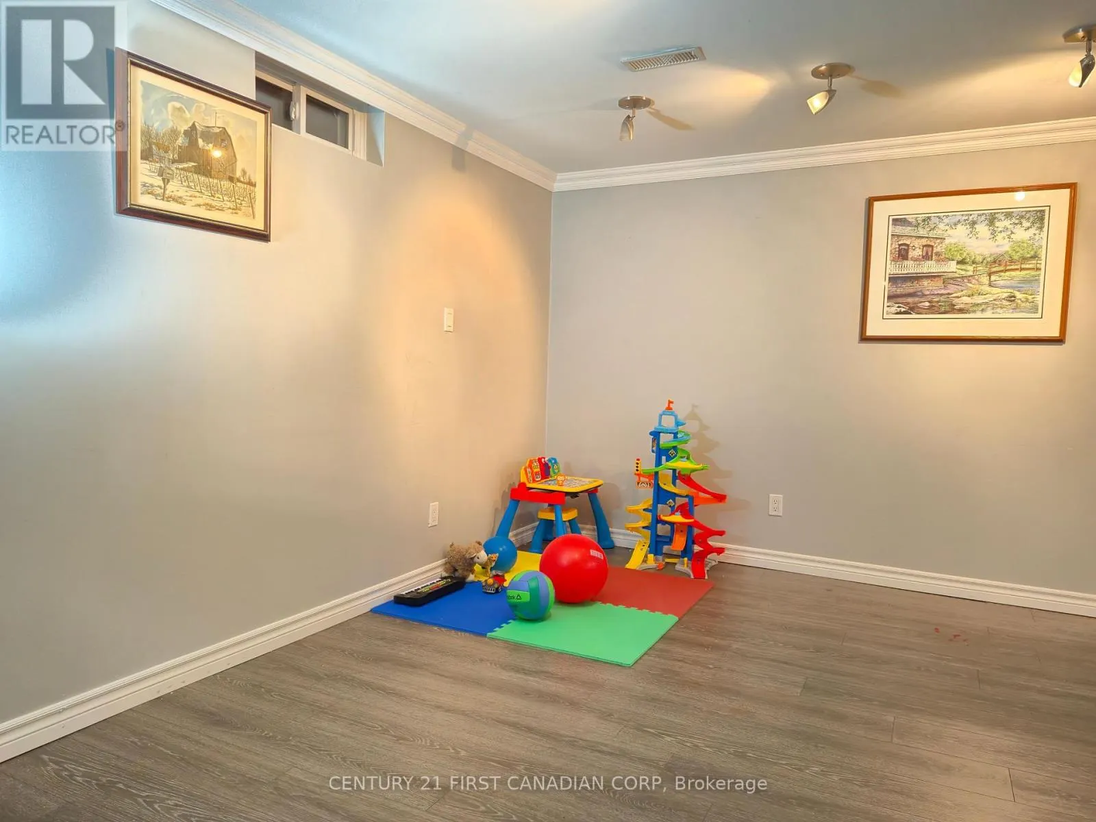 15 MOHICAN DRIVE