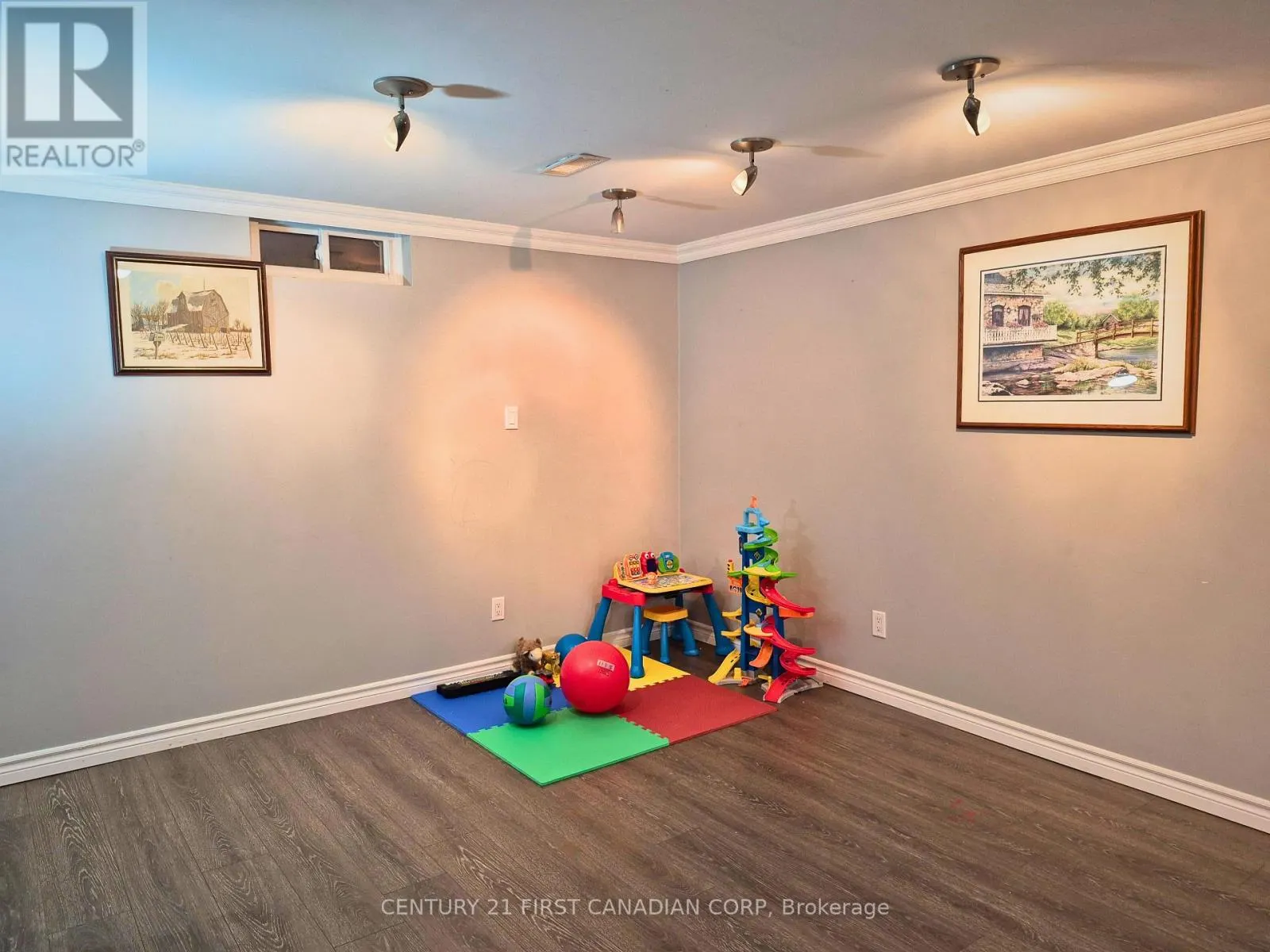 15 MOHICAN DRIVE