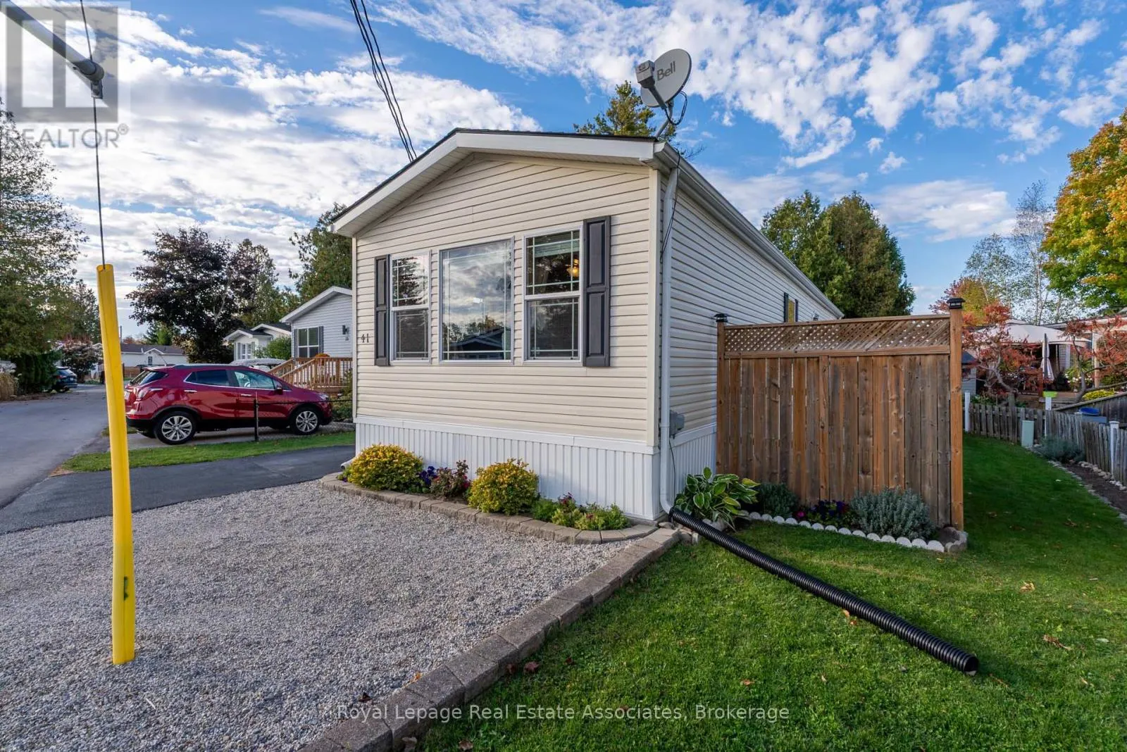 41 CEDARBUSH CRESCENT