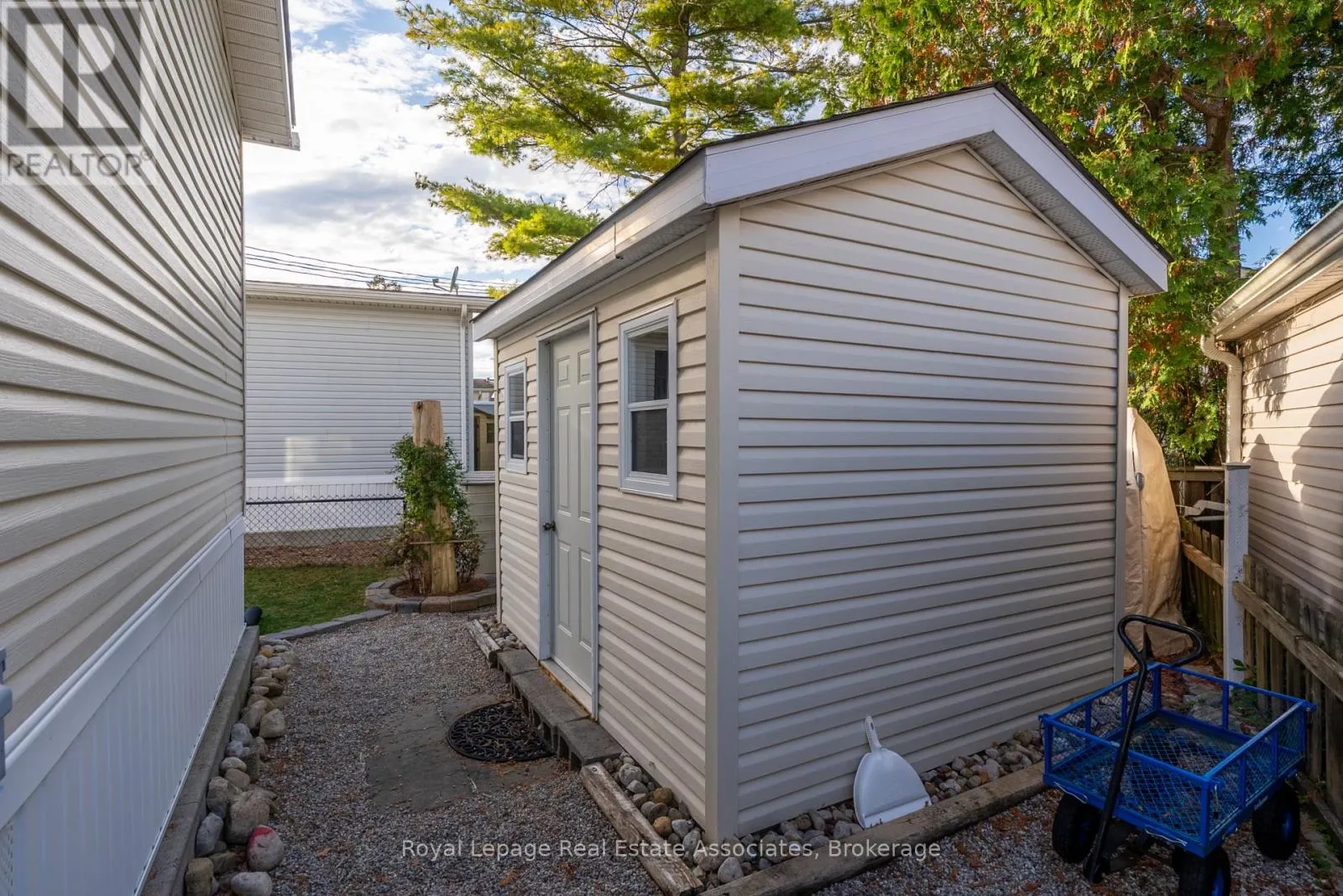 41 CEDARBUSH CRESCENT