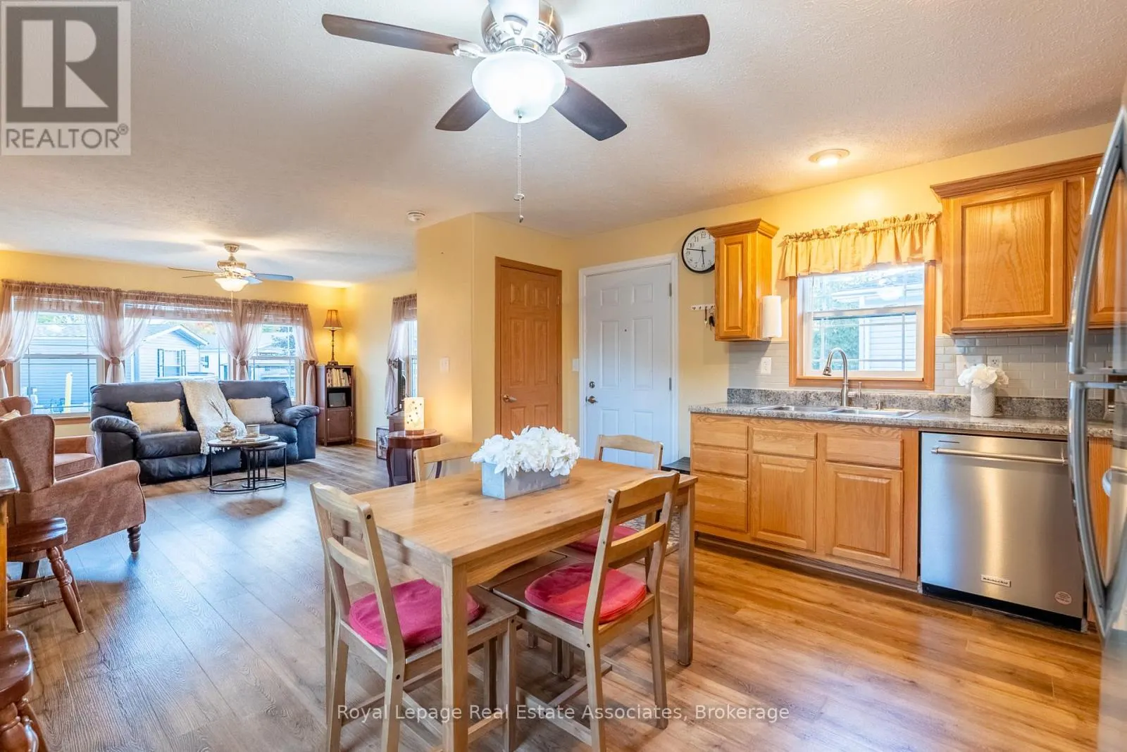 41 CEDARBUSH CRESCENT