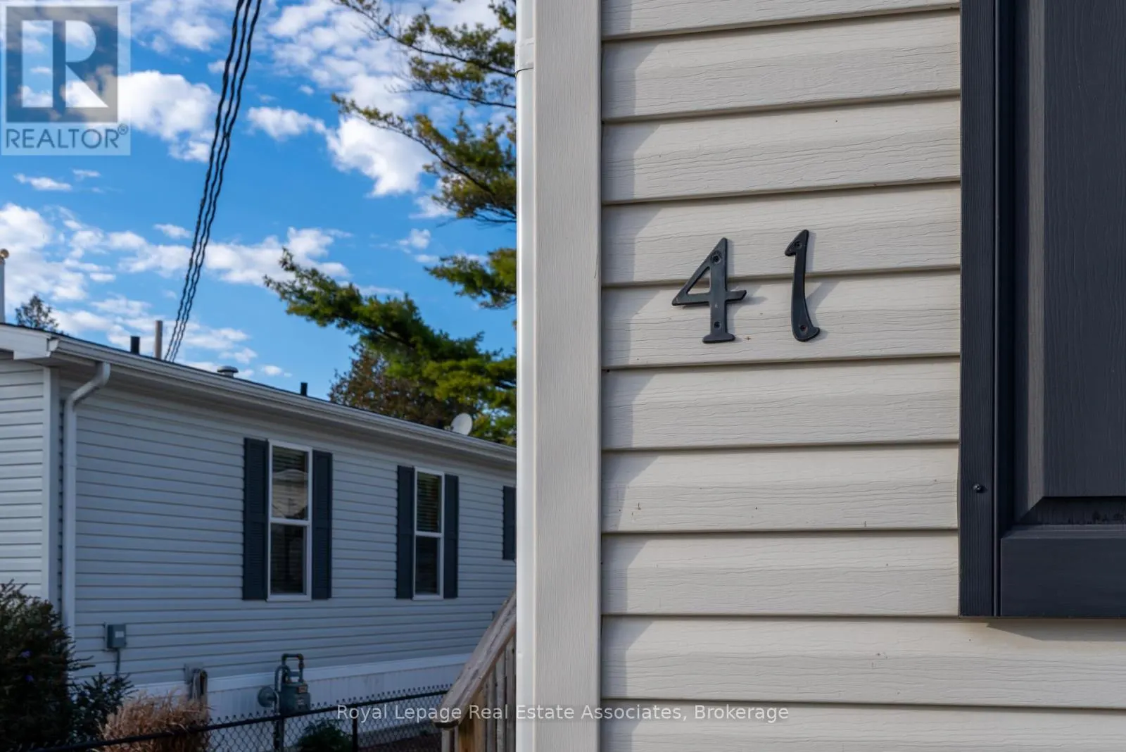 41 CEDARBUSH CRESCENT