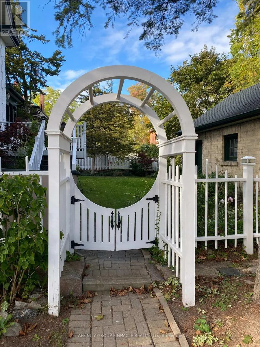 22 FRANCIS STREET