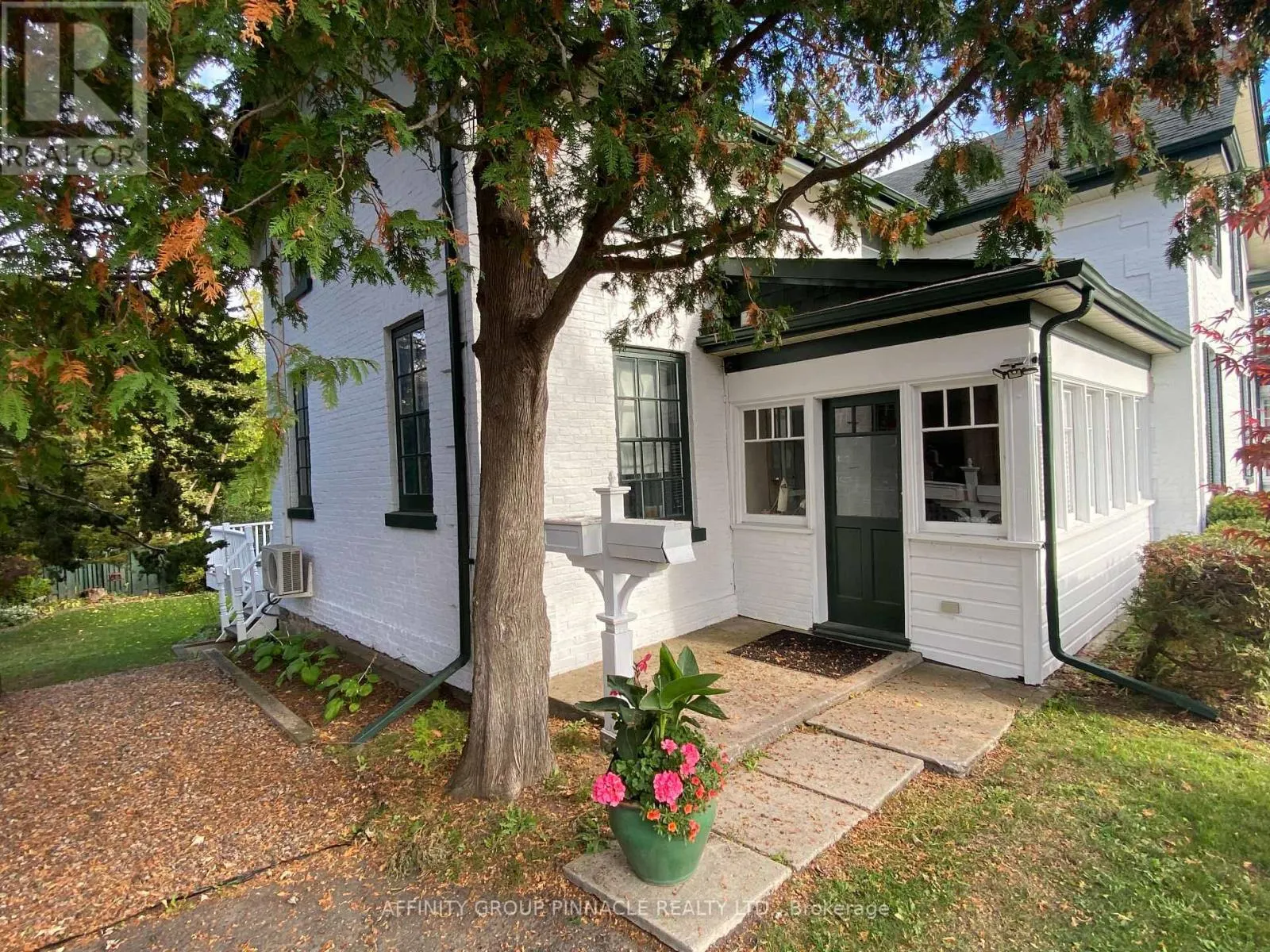 22 FRANCIS STREET