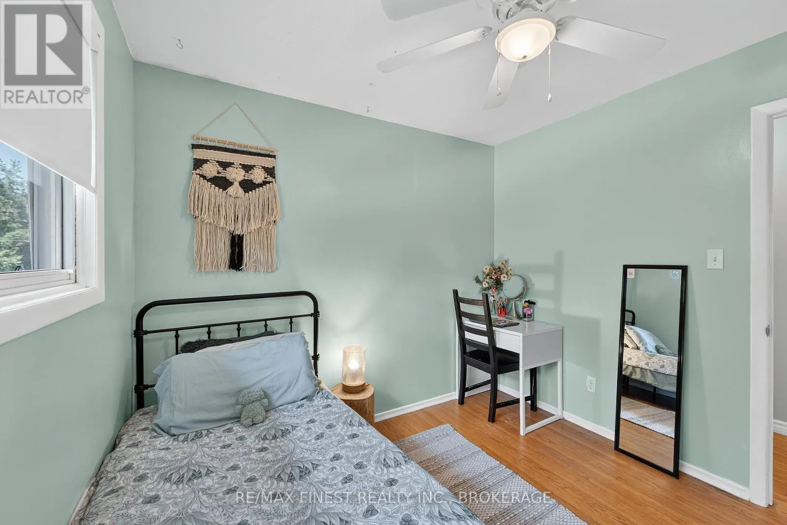 23 DIAMOND CRESCENT