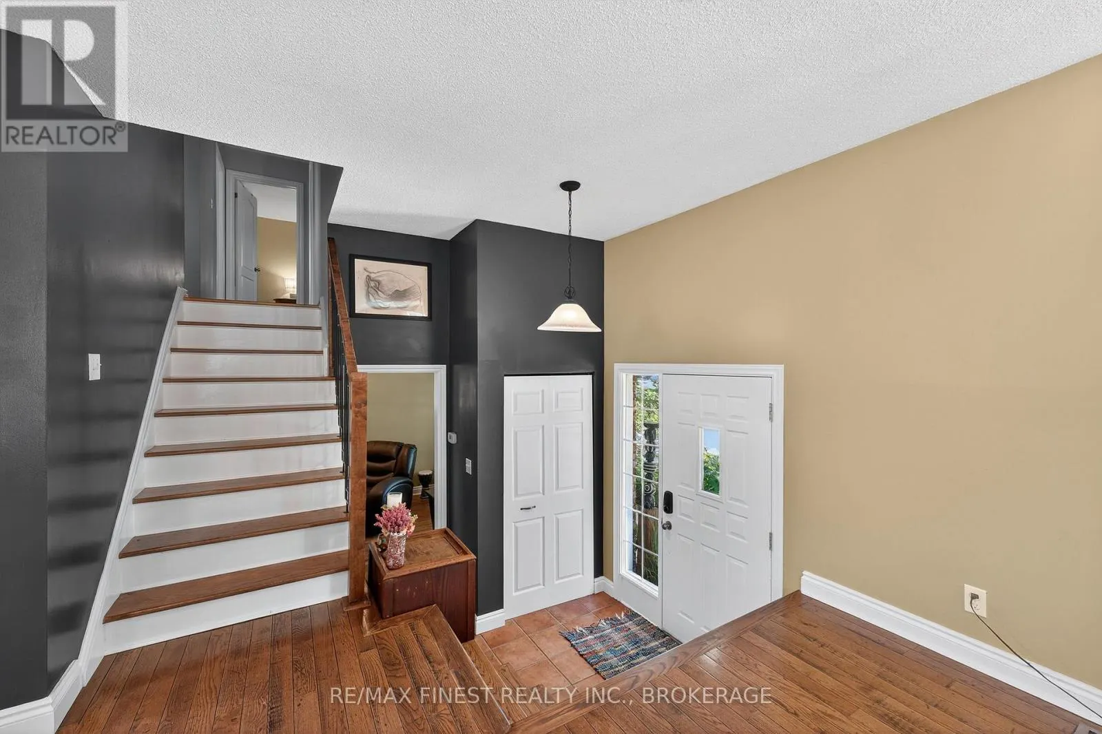 23 DIAMOND CRESCENT
