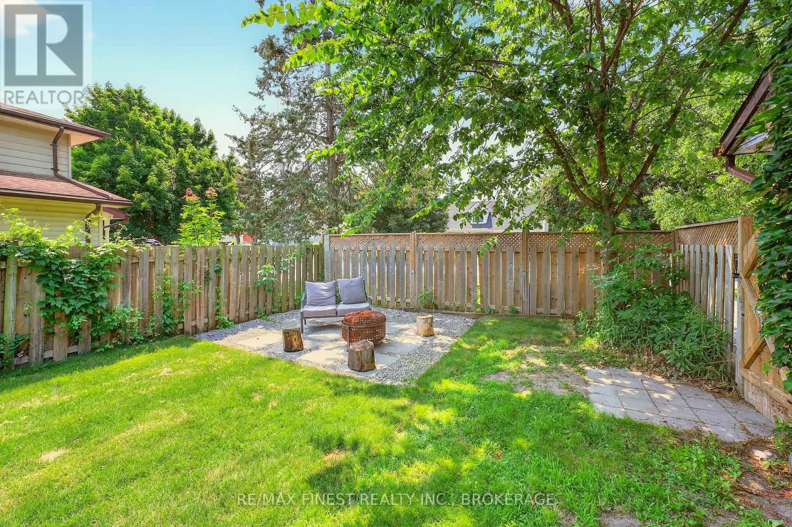 23 DIAMOND CRESCENT