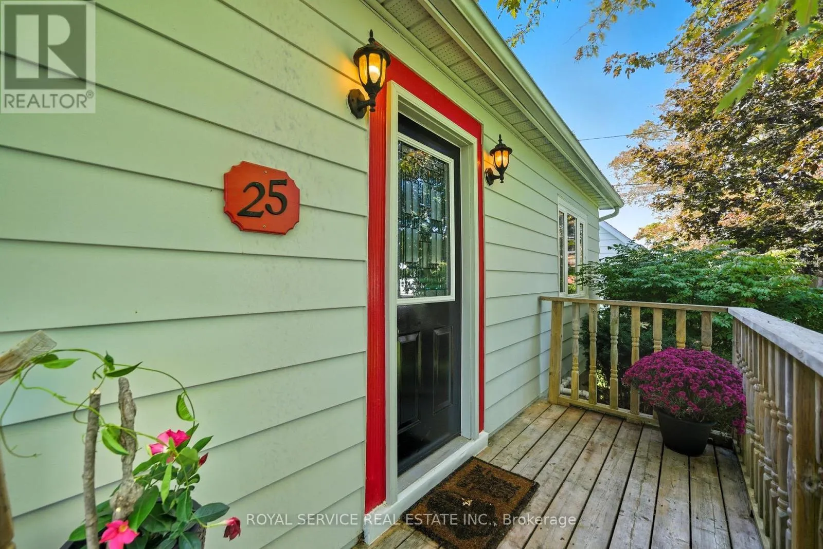 25 KING STREET W