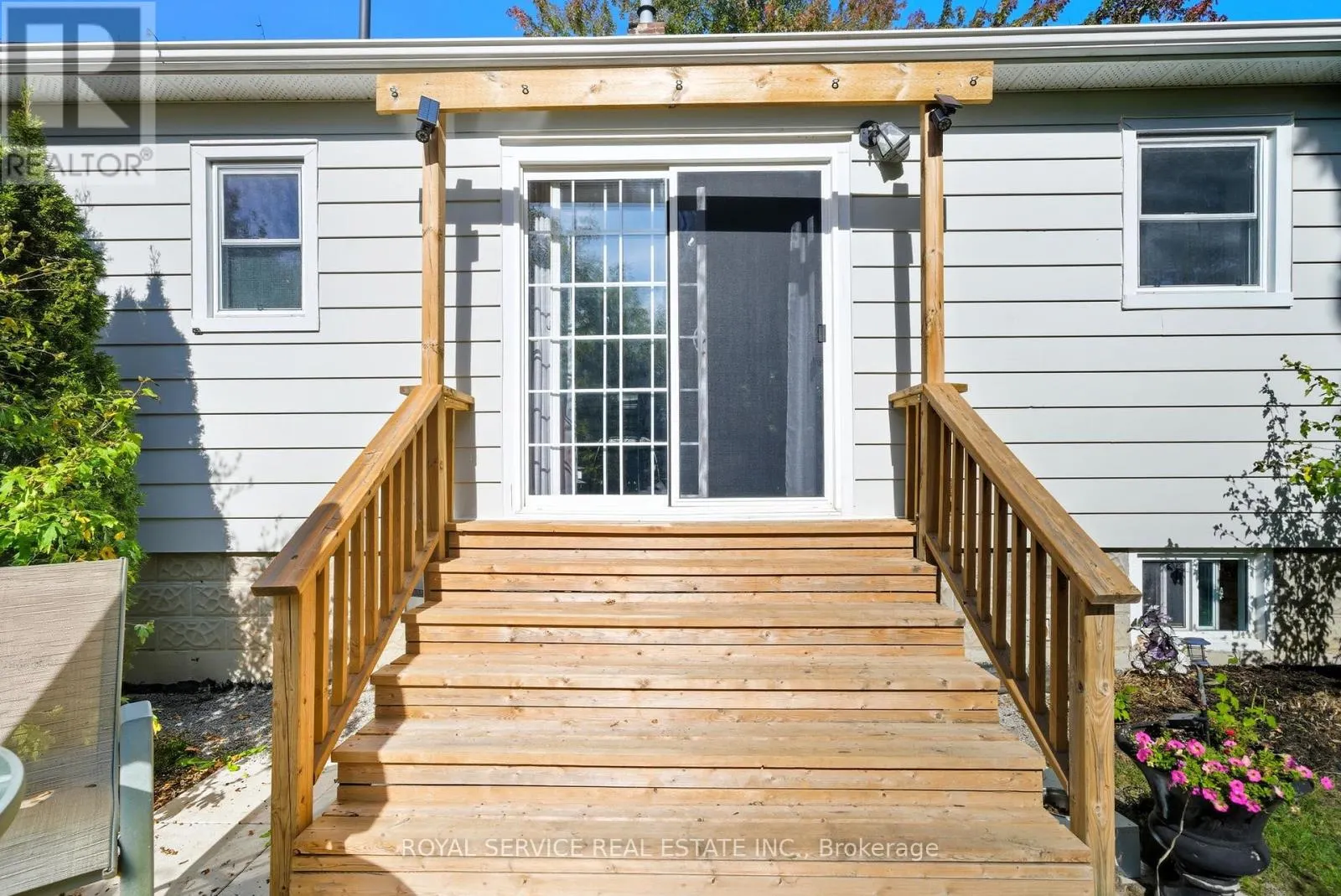 25 KING STREET W