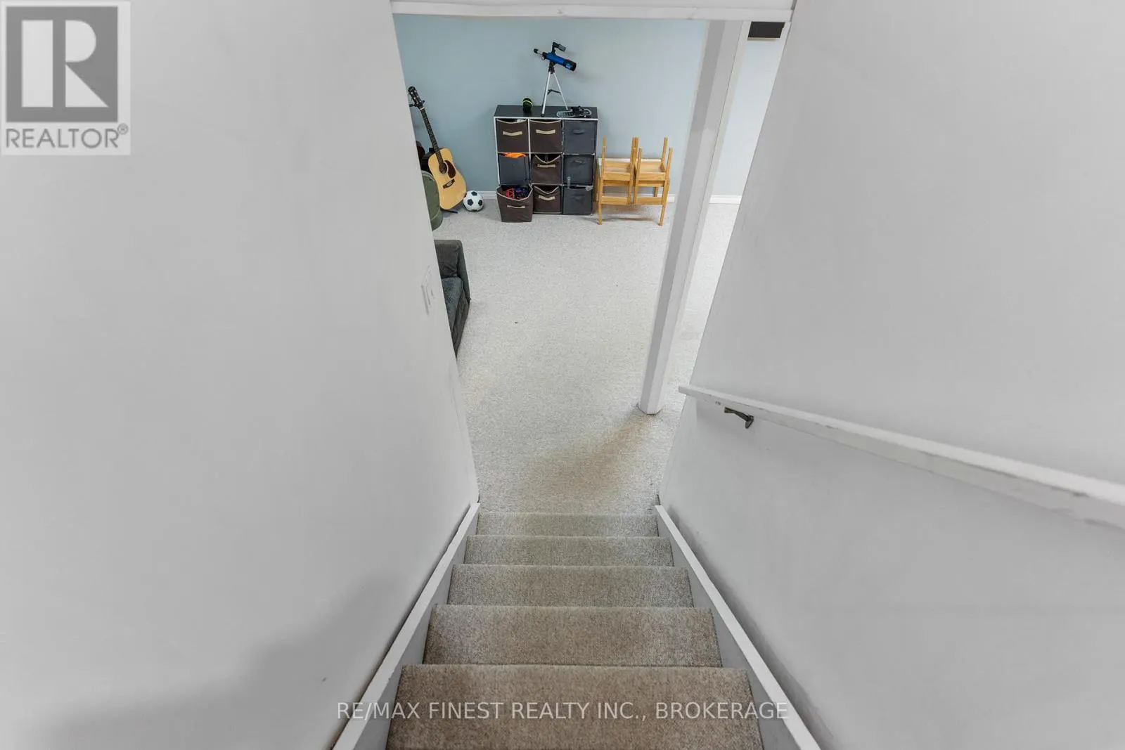 944 WARBURTON CRESCENT