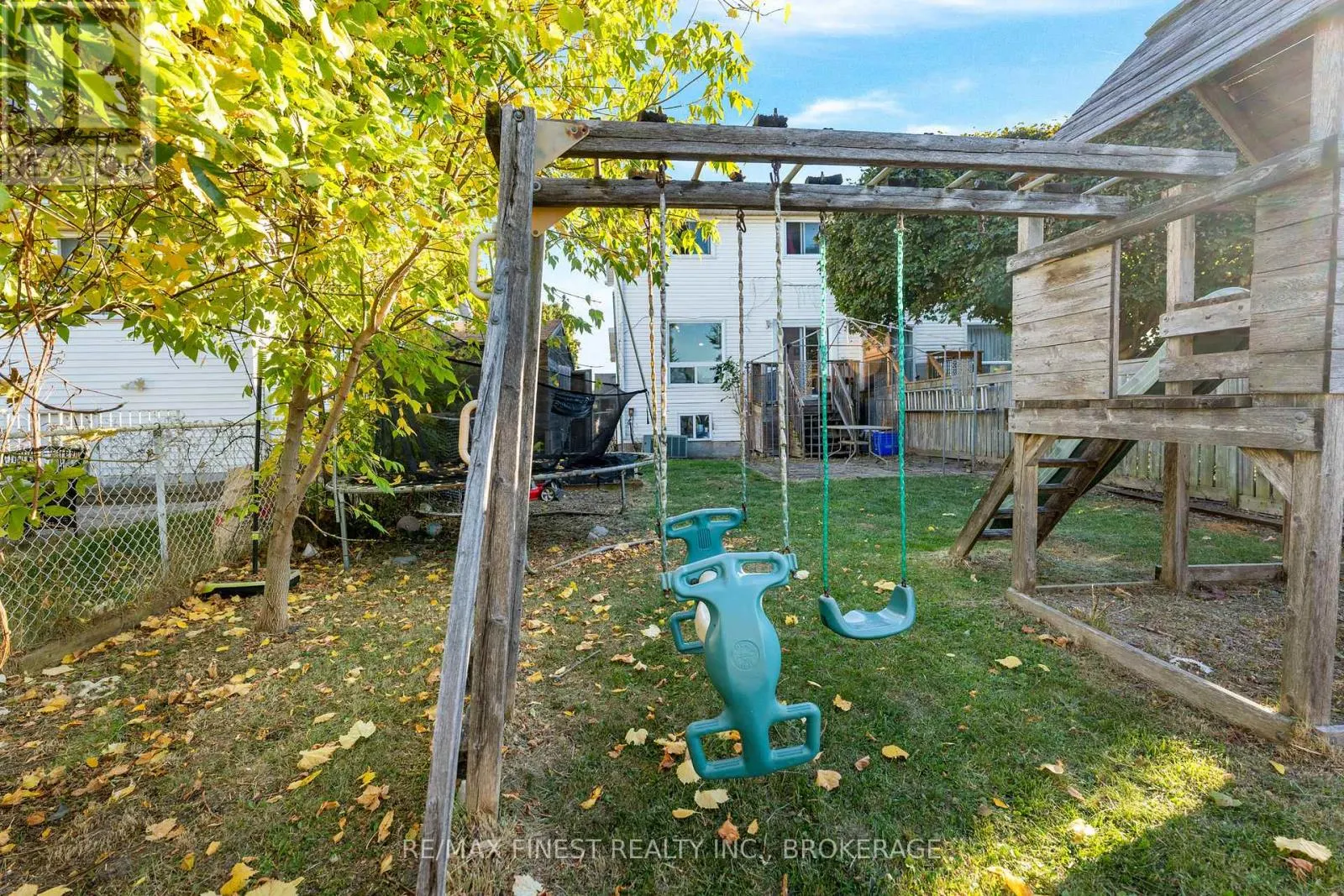944 WARBURTON CRESCENT